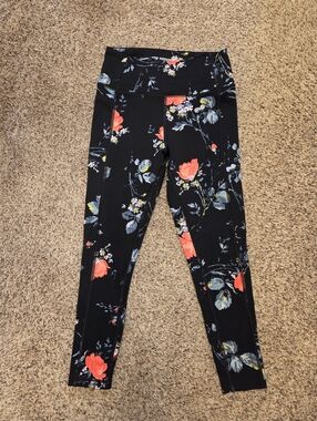 Womens Victoria's Secret Black Leggings with Floral Pattern Dual Pocket Size 8